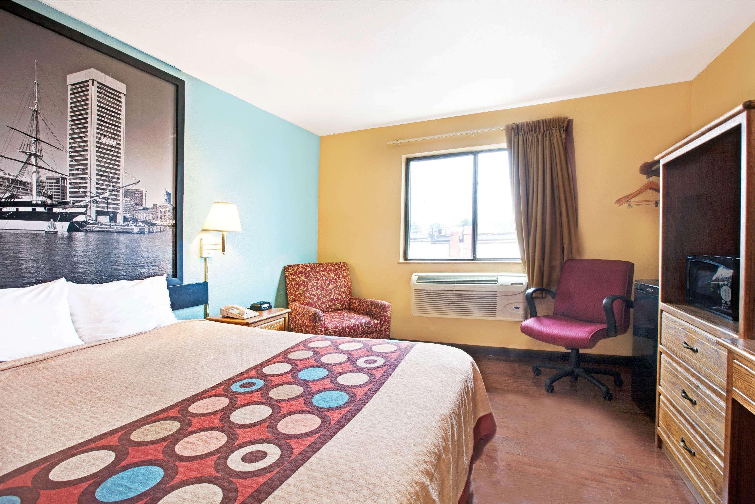 Super 8 By Wyndham Baltimore/Essex Area Экстерьер фото