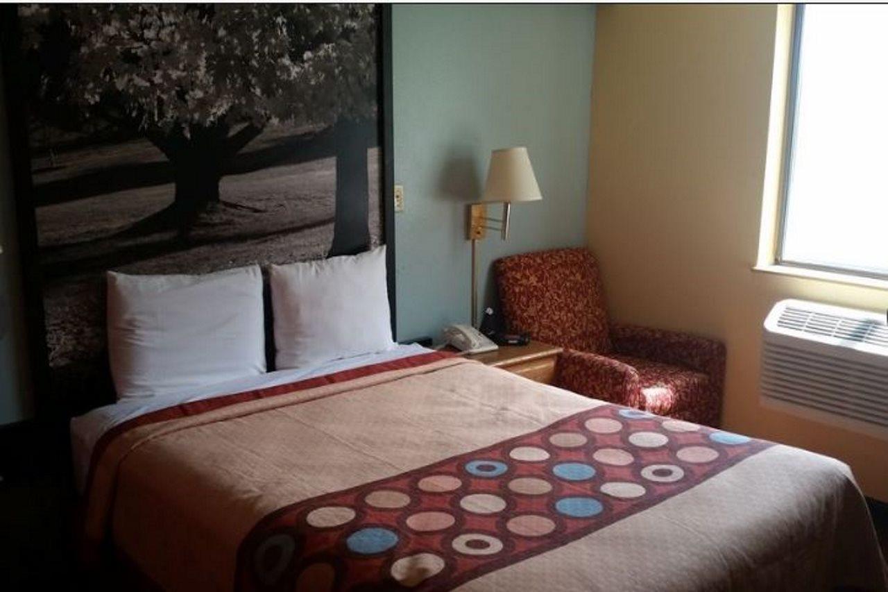 Super 8 By Wyndham Baltimore/Essex Area Экстерьер фото