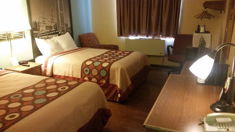 Super 8 By Wyndham Baltimore/Essex Area Экстерьер фото