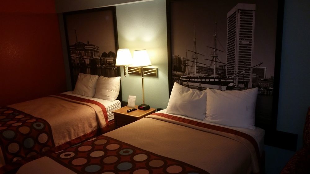Super 8 By Wyndham Baltimore/Essex Area Экстерьер фото