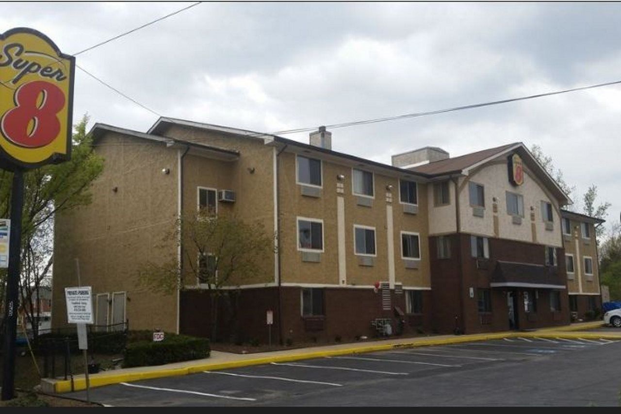 Super 8 By Wyndham Baltimore/Essex Area Экстерьер фото